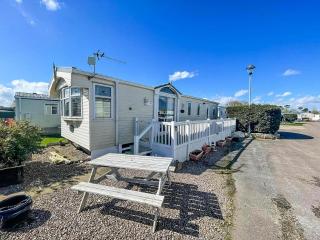 8 Berth Caravan With Wifi And Decking In Lincs Ref 78003P - Winthorpe - 0