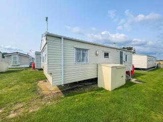 Superb Caravan With Free Wifi At Seawick Holiday Park Ref 27022S - Clacton-on-Sea - 0