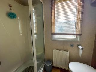Great Caravan On A Family Holiday Park In Essex, Ref 37055G - Clacton-on-Sea - 1