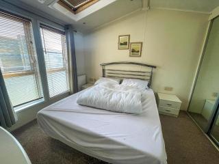 Lovely 6 Berth Caravan At Highfield Grange Near Clacton-On-Sea Ref 26719Wr - Clacton-on-Sea - 5