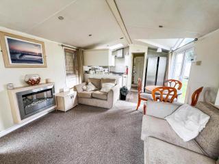Lovely 6 Berth Caravan At Highfield Grange Near Clacton-On-Sea Ref 26719Wr - Clacton-on-Sea - 2