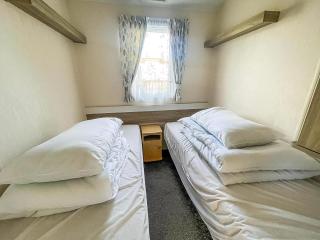 Superb Caravan With Decking At Skipsea Sands Holiday Park Ref 41017Nf - Barmston - 1