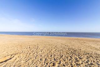 8 Berth Chalet To Hire At Bermuda Holiday Park Nearby Hemsby Beach Ref 18192B - Hemsby - 8