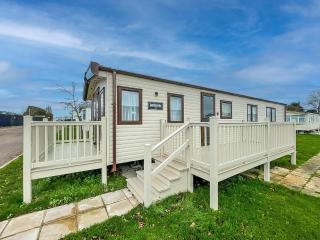 Beautiful 6 Berth Caravan With Decking At Valley Farm Holiday Park Ref 46736V - Great Clacton - 0