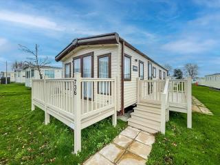 Beautiful 6 Berth Caravan With Decking At Valley Farm Holiday Park Ref 46736V - Great Clacton - 4