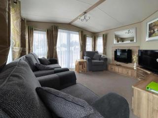 Beautiful 6 Berth Caravan With Decking At Valley Farm Holiday Park Ref 46736V - Great Clacton - 3