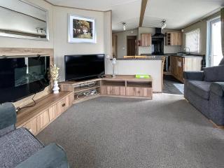 Beautiful 6 Berth Caravan With Decking At Valley Farm Holiday Park Ref 46736V - Great Clacton - 2