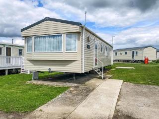 Superb 8 Berth Caravan At Steeple Bay Holiday Park, Essex Ref 36039F - Southminster - 1