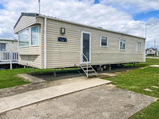 Superb 8 Berth Caravan At Steeple Bay Holiday Park, Essex Ref 36039F - Southminster - 0