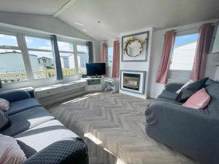 Modern Caravan With Wifi At St Osyth Beach Holiday Park In Essex Ref 28010Kv - Clacton-on-Sea - 2