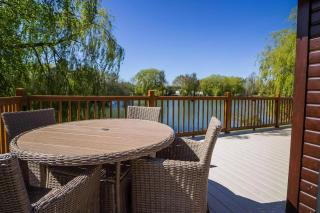 Stunning Lodge For Hire At Carlton Meres In Suffolk Ref 60013M - 1