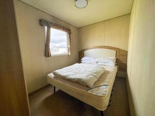 Superb 8 Berth Caravan At St Osyth Beach Holiday Park, Essex Ref 28010Mv - Clacton-on-Sea - 2