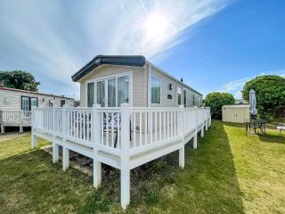 Stunning 6 Berth Caravan With Decking At Cherry Tree Park In Norfolk Ref 70802C - Great Yarmouth - 7