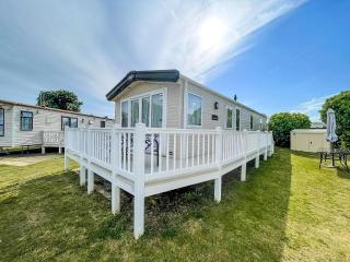 Stunning 6 Berth Caravan With Decking At Cherry Tree Park In Norfolk Ref 70802C - Great Yarmouth - 0