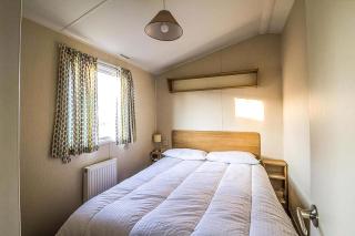 Caravan With Decking At Highfield Grange In Essex Ref 26452Ba - Clacton-on-Sea - 1