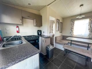 Dog-Friendly 8 Berth Caravan At Cherry Tree Holiday Park In Norfolk Ref 70363C - Great Yarmouth - 6