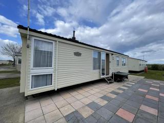 Superb 6 Berth Caravan At St Osyth Beach Holiday Park In Essex Ref 28062Fv - Clacton-on-Sea - 0