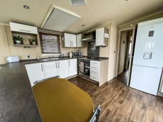 Modern 6 Berth Caravan At St Osyth Beach In Essex Ref 28002Sv - Clacton-on-Sea - 2