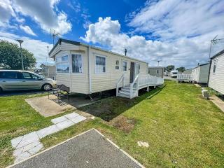 Homely 6 Berth Caravan With Decking And Wi-Fi At Seawick, Essex Ref 27928Sw - 7