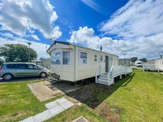 Homely 6 Berth Caravan With Decking And Wi-Fi At Seawick, Essex Ref 27928Sw - 6