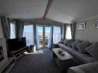 6 Berth Caravan With Stunning Sea Views And Decking To Relax On, Ref 32048Az - 3