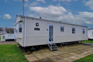 8 Berth Caravan For Hire At Manor Park Near To A Great Beach Ref 23041C - 0