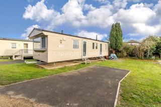 8 Berth Spacious Dog Friendly Caravan, Near Great Yarmouth In Norfolk Ref 10004G - Belton - 0
