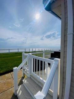 Gorgeous 7 Berth Caravan With Decking And Full Seaviews At Hopton Ref 80053S - Great Yarmouth - 0