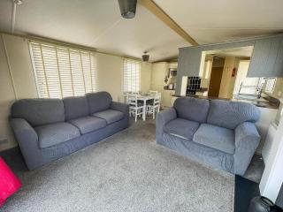 Lovely Caravan With Decking At St Osyth Beach, Essex Ref 28044Dw - Clacton-on-Sea - 3