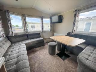 Lovely 6 Berth Caravan At Seawick Holiday Park In Essex Ref 27008S - Clacton-on-Sea - 2