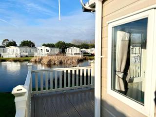 Stunning Caravan With Full Lake View At Southview Holiday Park Ref 33004Ml - 4