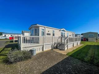 Lovely Caravan With Decking At Manor Park, Near Hunstanton Beach Ref 23034C - Hunstanton - 0