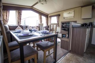 Lovely 8 Berth Caravan Nearby Great Yarmouth At Broadland Sands Ref 20222Bs - Hopton on Sea - 1