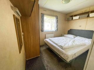 Brilliant 10 Berth Caravan At Valley Farm Holiday Park, Essex Ref 46443V - Great Clacton - 1
