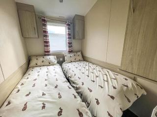 Lovely 6 Berth Caravan At Seawick Holiday Park In Essex Ref 27008S - Clacton-on-Sea - 1