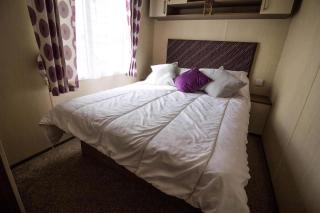 Lovely 8 Berth Caravan Nearby Great Yarmouth At Broadland Sands Ref 20222Bs - 1