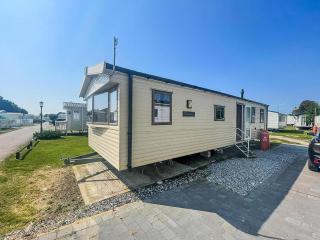 Homely 8 Berth Caravan In Essex, At Steeple Bay Ref 36046E - Southminster - 2