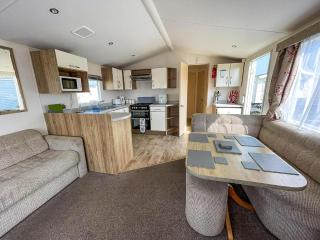 Fantastic 6 Berth Caravan At Haven Skegness Holiday Park Ref 88028Hr - Skegness - 2