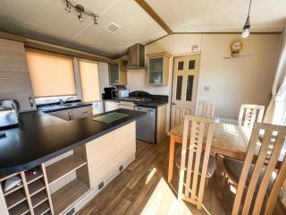 Great 6 Berth Caravan By The Beach At California Cliffs In Scratby Ref 50010L - Great Yarmouth - 2