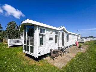 Great 6 Berth Caravan By The Beach At California Cliffs In Scratby Ref 50010L - Great Yarmouth - 0