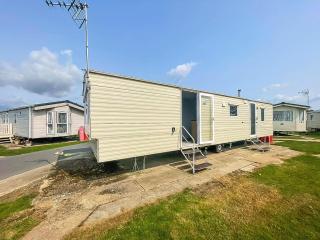 Great 8 Berth Caravan At Seawick Holiday Park, Clacton-On-Sea Ref 27053R - Clacton-on-Sea - 0