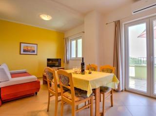 Wonderful Brsec Apartments with Sea View and Shared Pool - Brseč - 2