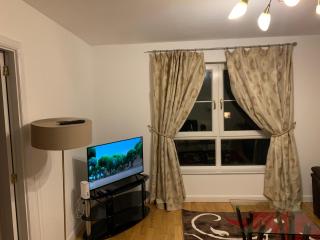 Morrisons 2 weeks plus city centre 2 bedroom Apt - 9