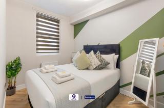 Last-Minute Specials ! Last Chance l Lavender Hill l Exclusive Deal on 2 Bedroom, High Spec Luxury Flat By Finesse Stays Short Lets & Serviced Accommodation London With Free WiFi - 9