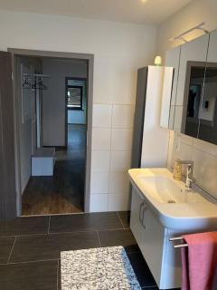 110qm mit 2 Schlafzimmern & großem Wohnbereich - - 2