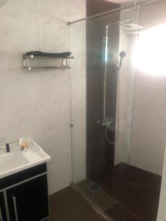Peaceful Inn Deluxe Queen Room with spa facilities - 6