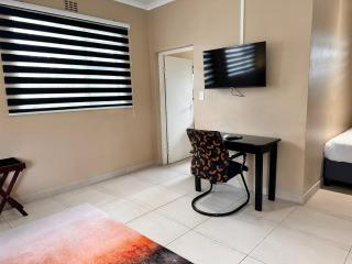 Fusion House B&B and Conference Venue - Bunkers Hill - 1