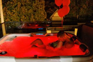 Luxurious cabin for couples with hot tub lake view - 1