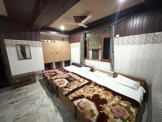 SUBHADRA GUEST HOUSE - Mathura - 8
