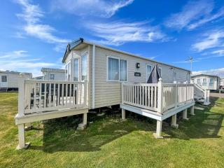 8 Berth Caravan For Hire At St Osyth Beach Holiday Park In Essex Ref 28013Fi - Clacton-on-Sea - 0